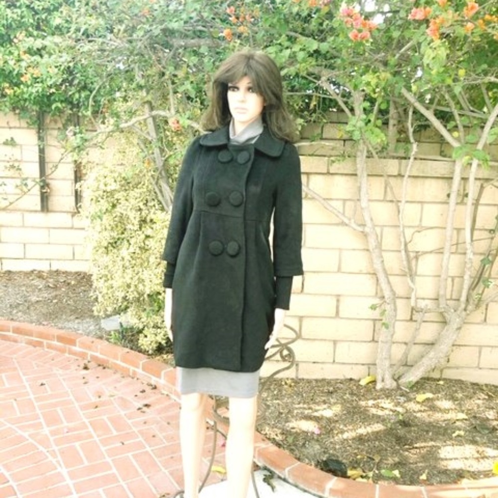 Small Black Peacoat w Big Buttons & Fitted Sleeves